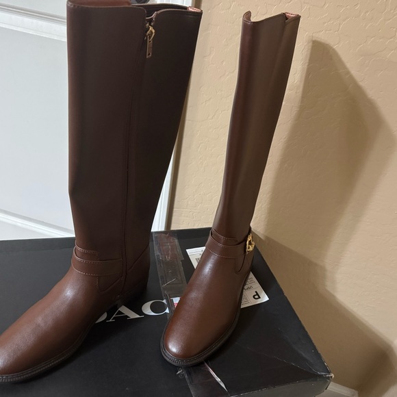 Coach Farrah Walnut Brown
Leather Long Riding Boots
New In Box, size 9 - Picture 4 of 4